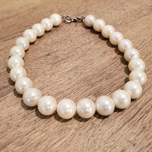 Chunky pearl choker